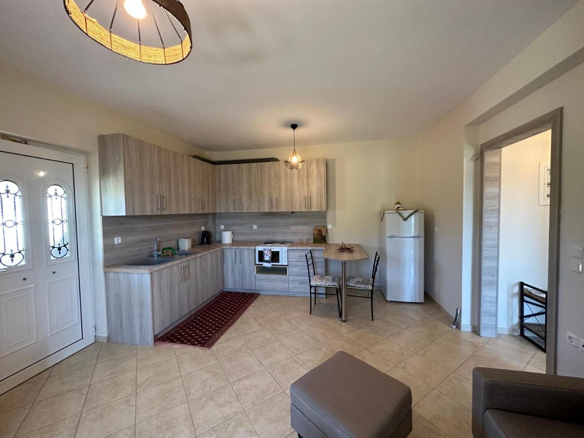Georgia'S Guesthouse Калампака Екстериор снимка