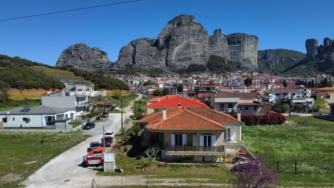 Georgia'S Guesthouse Калампака Екстериор снимка