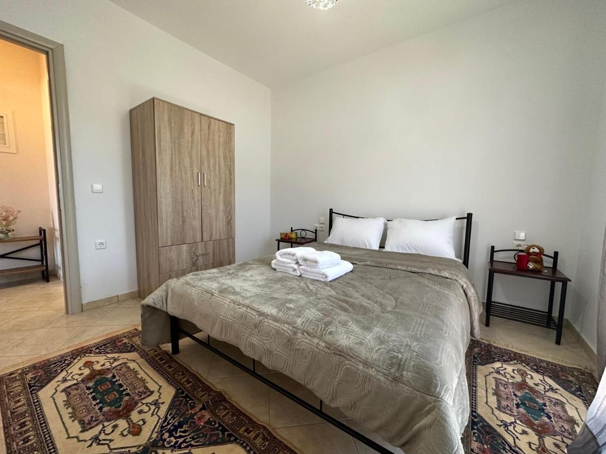 Georgia'S Guesthouse Калампака Екстериор снимка