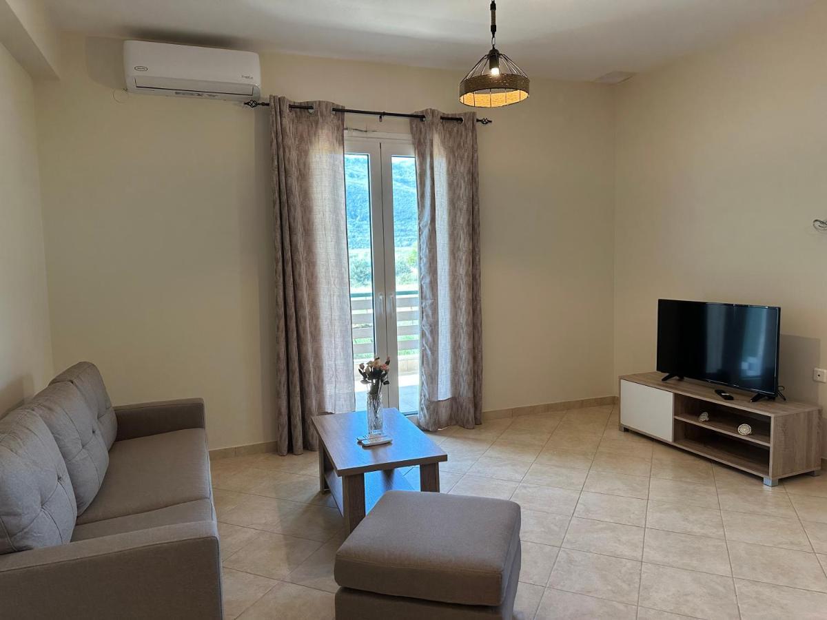 Georgia'S Guesthouse Калампака Екстериор снимка