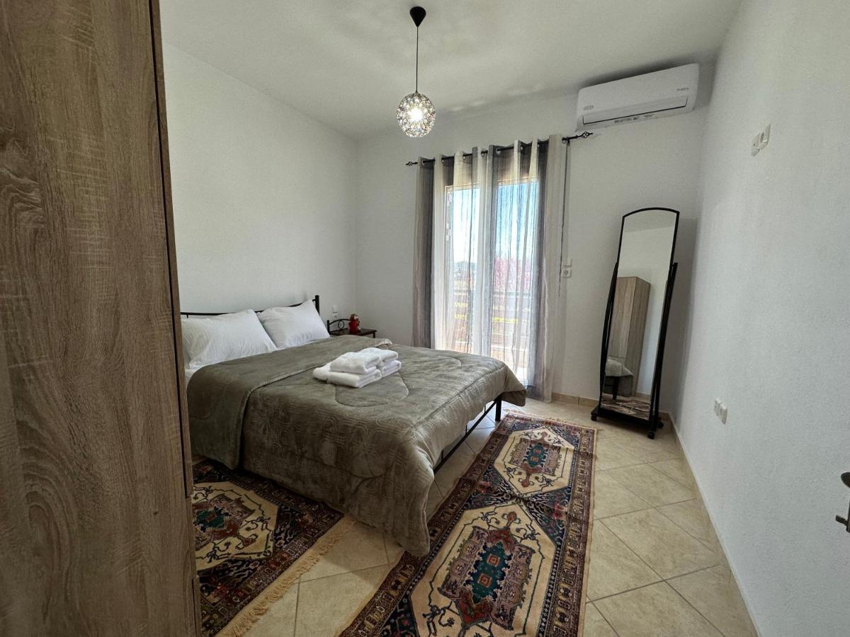 Georgia'S Guesthouse Калампака Екстериор снимка