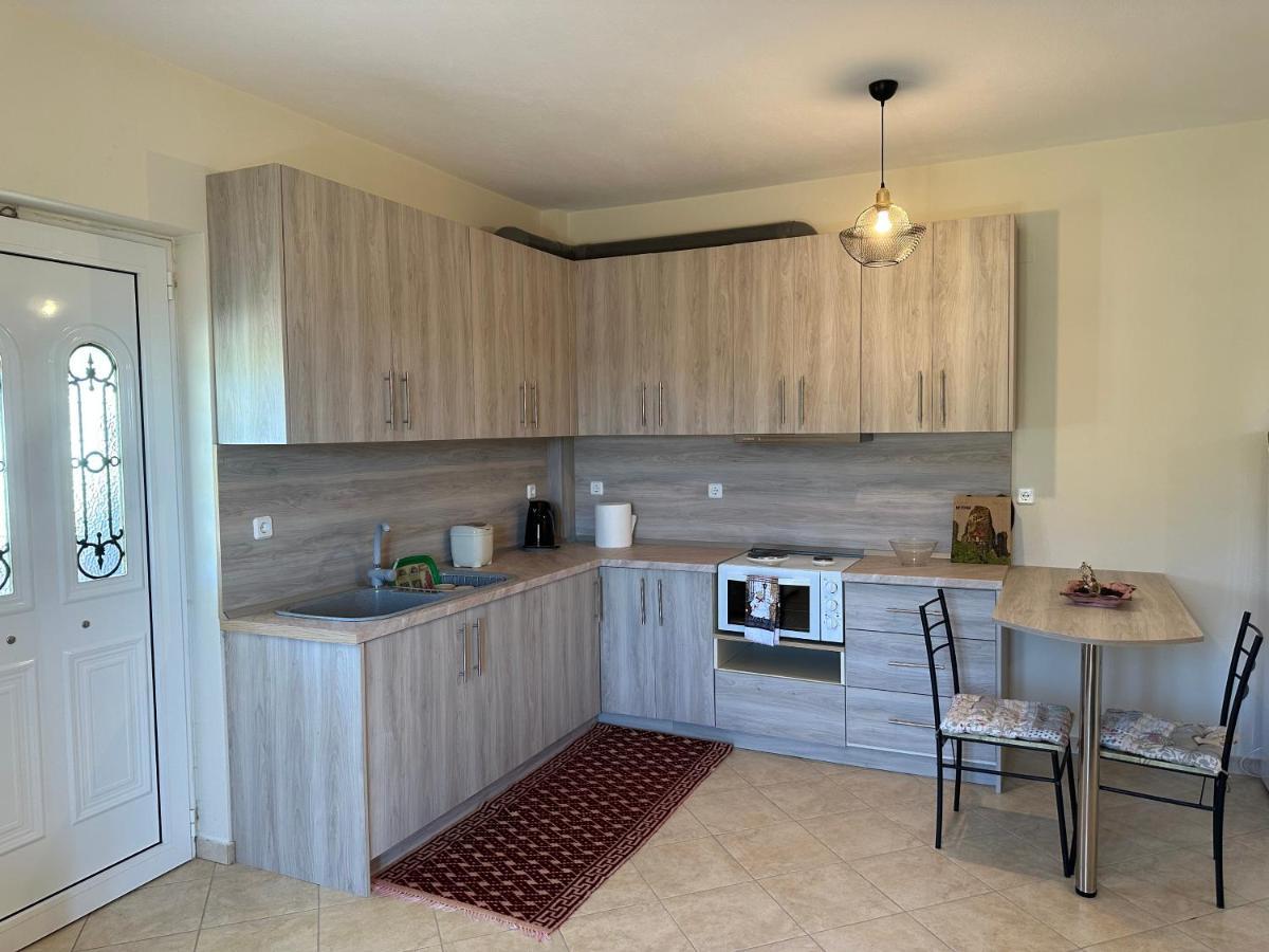 Georgia'S Guesthouse Калампака Екстериор снимка