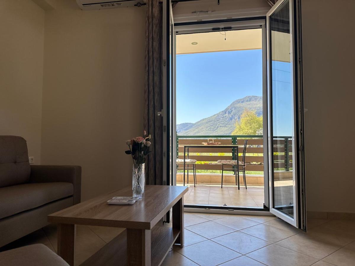 Georgia'S Guesthouse Калампака Екстериор снимка